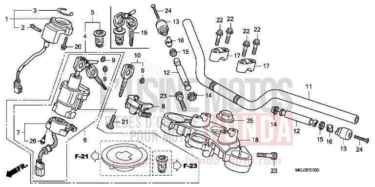 TUYAU DE GUIDON/PONT SUPERIEUR de CBF1000F ABS PEARL COOL WHITE (NHA16) de 2010